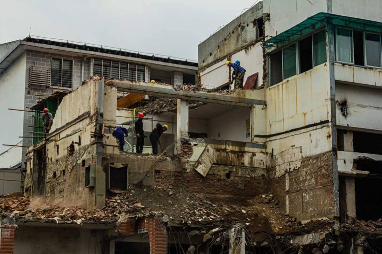 Massive 7.8 magnitude earthquake hits the ground of Nepal resulting 178 casualties