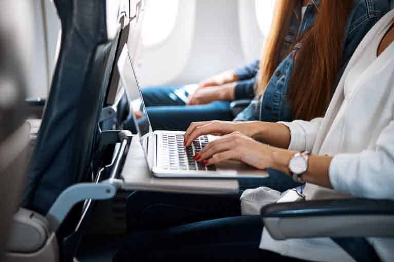 connect to aainflight. com's Wi-Fi